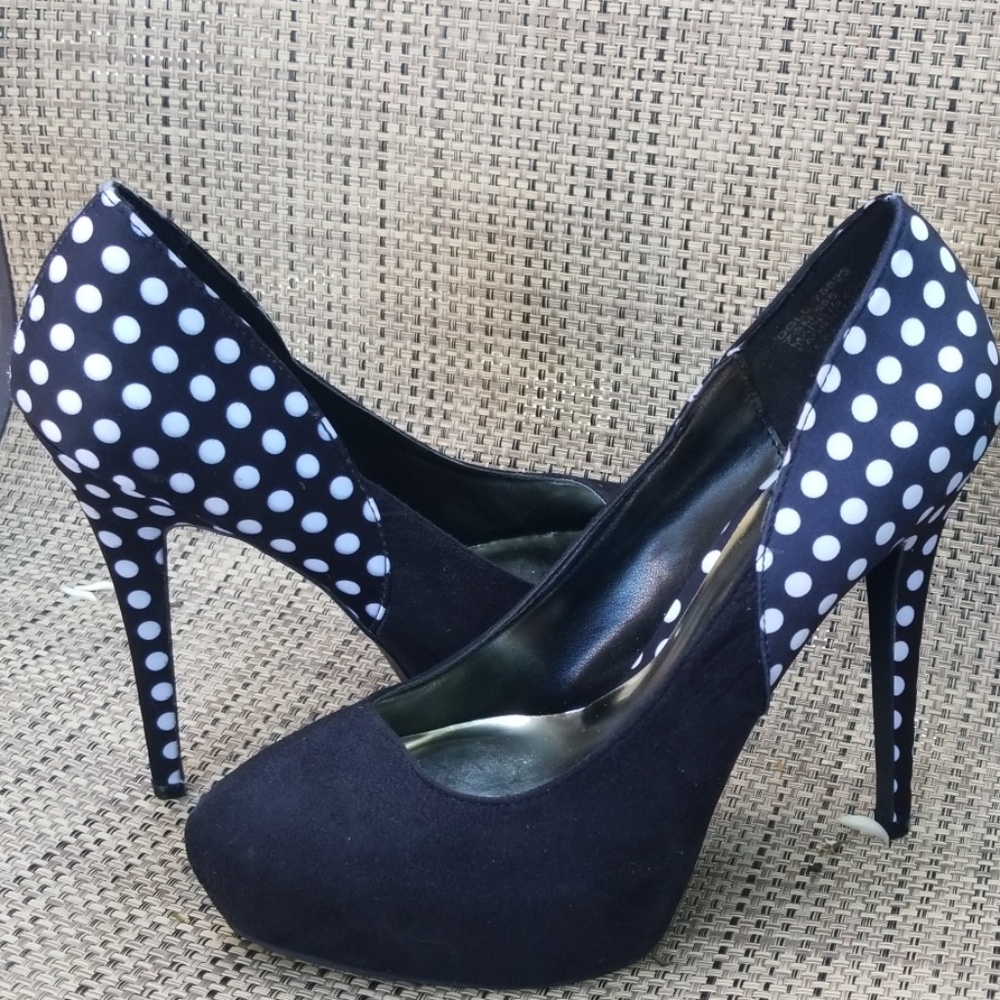 KARDASHIAN Kollection Doll Black/White Heels